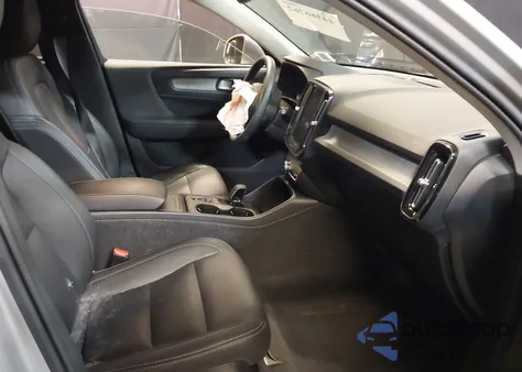 2024 Volvo Xc40 B5 Core Bright Theme/B5 Core Dark Theme z USA, uszkodzony, nr VIN YV4L12UK8R2326046